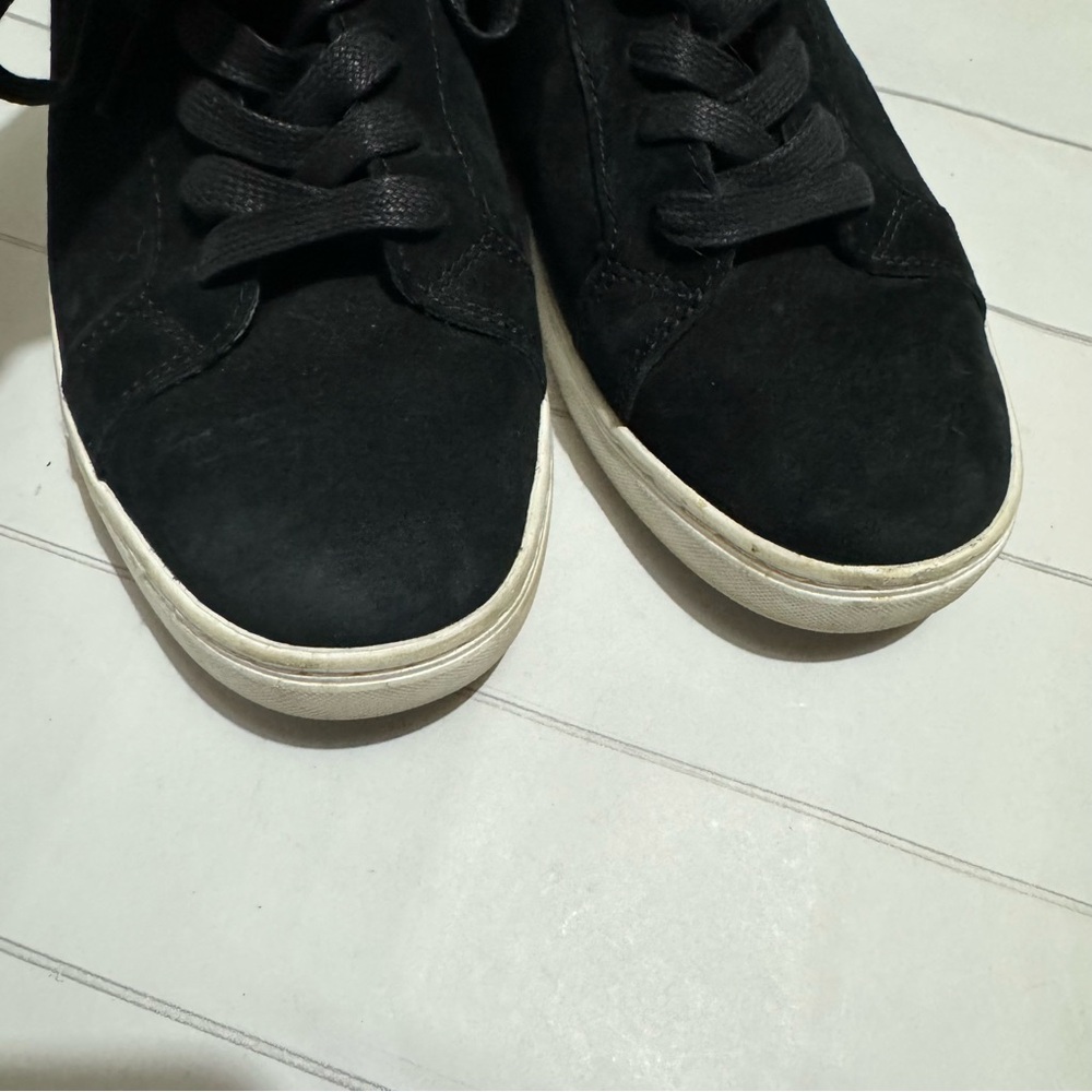 UGG Karine‎ Black Suede Leather Sneakers Shoes Style 1015044 Women’s Size 9 - Picture 3 of 7